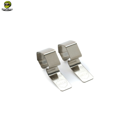 Gros plan sur 2 clips à bocal weck en inox.