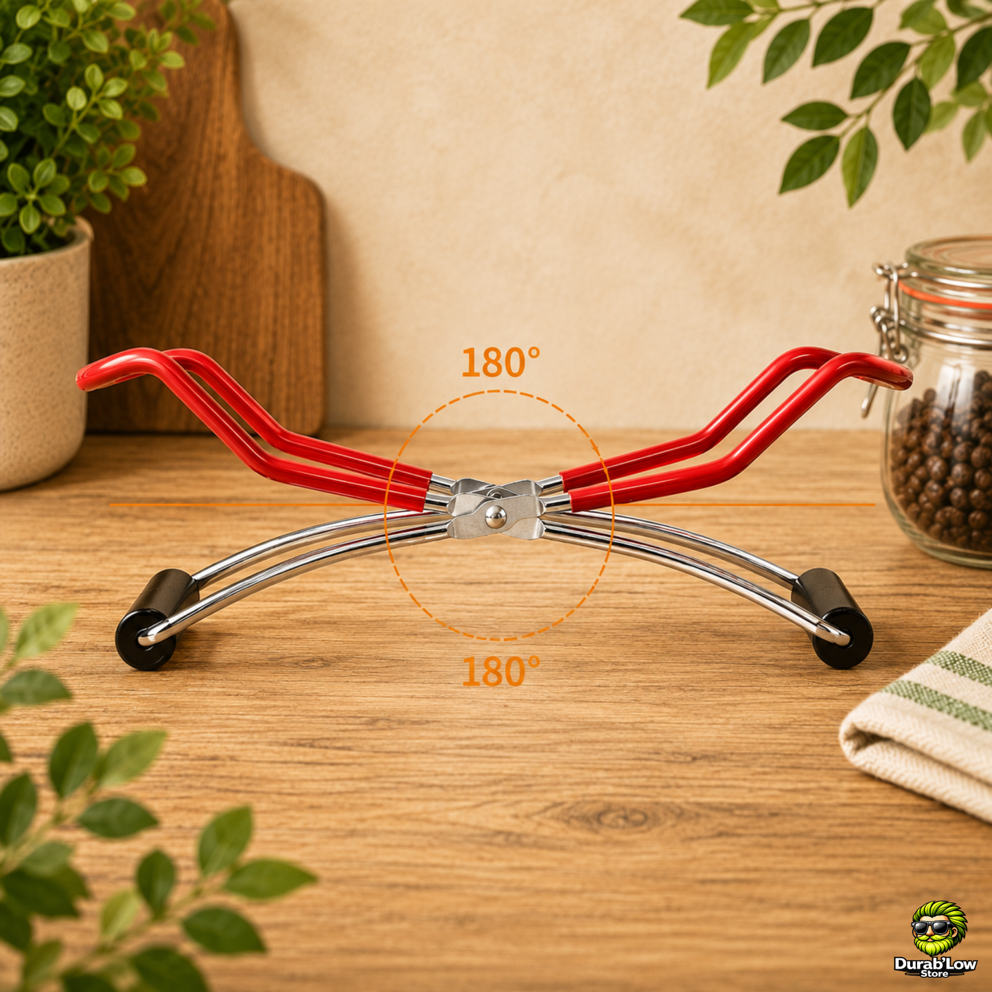 Pince à bocaux en inox grande ouverte. L'angle d'ouverture indiqué est de 180°.