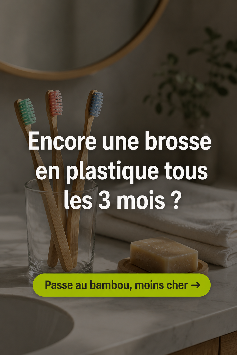 Trois brosses à dents en bambou dans un verre sur un meuble de salle de bain.