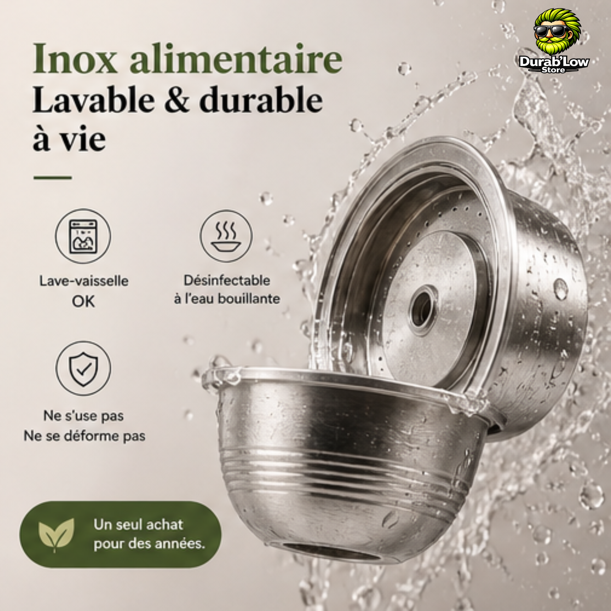 Capsule réutilisable est sous un jet d'eau pour illustrer son nettoyage. 
