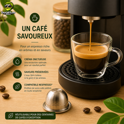Du café coule d'une machine Nespresso Vertuo dans une tasse.