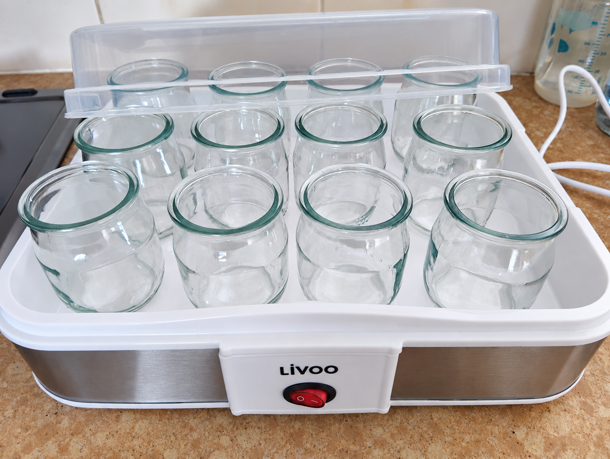 La yaourtière avec 12 pots de 142ml pour des portions plus petites. 